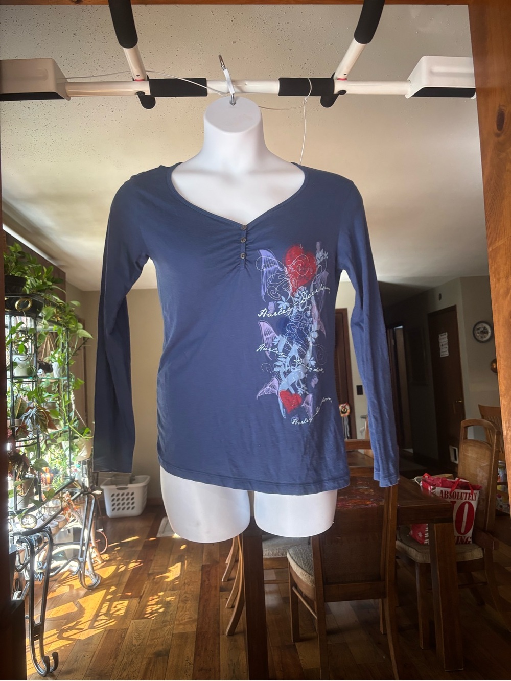 Harley-Davidson Navy Long-Sleeve V-Neck Women’s Floral Graphic Tee Size M